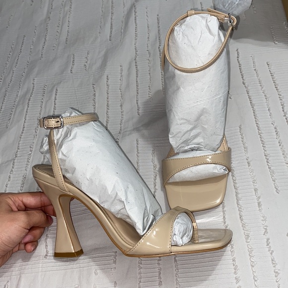 Nude high shine heels - Picture 5 of 9